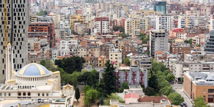 LIGJI I RI/ Kush ka dy ose më shumë banesa, do paguajë taksa më të larta pas 1 janarit 2025!