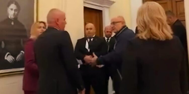 Petrit Vasili: Në Shqipëri mafia ka parlamentin e saj rilindas!