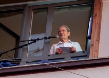 Berisha: Edi Rama kur pa portretin e tij të zi, të bëhej shkrumb e hi, ju kujtua shtatorja e Enver Hoxhës, tek zvarritej rrugëve të qytetit