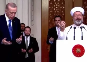 “Ata ranë martirë, për të sjellë islamin!” Skandali i kryemyftiut turk. Lutet për ushtarët osmanë që u vranë në Shqipëri