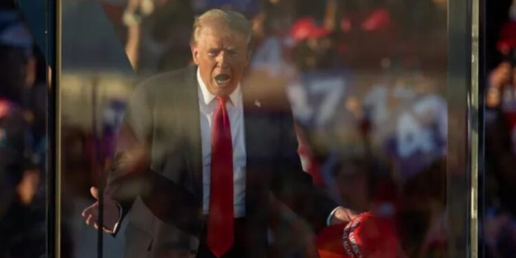 Tjetër plan ATENTATI ndaj Donald Trump? Policia kap një person të armatosur pranë vendit të mitingut të ish-presidentit në Kaliforni