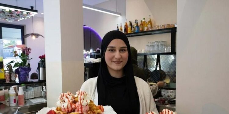 Shqiptarja nxit debate në Gjermani: Në kafenenë time nuk lejohen burra