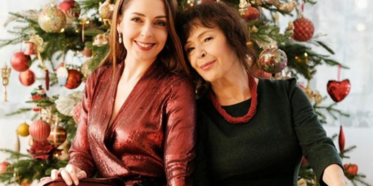 Elia i bën dedikimin special Yllka Mujos, në ditëlindjen e saj!