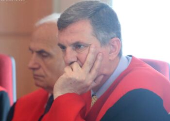Ish-anëtari i Kushtetueses Fatos Lulo DËNOHET me 9 muaj burg (AKUZA)