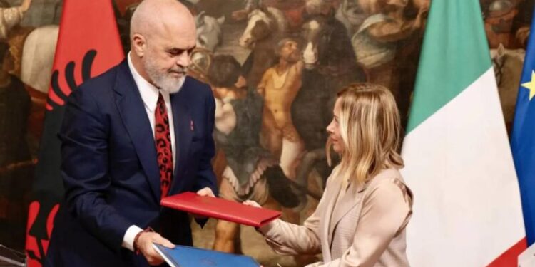 Lajm i fundit: Gjykata hedh poshtë paktin për emigrantët