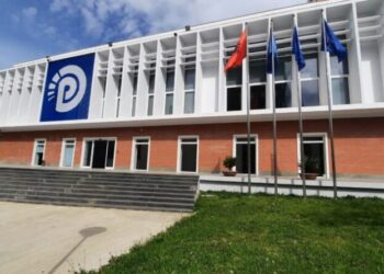 Këshilltarët e Bashës bashkohen me PD-në zyrtare