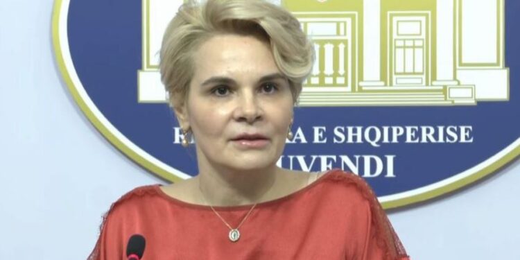 “Unë dhe Meta, çdo gjë e kemi arritur vetë”, Kryemadhi hedh poshtë akuzat për fshehje pasurie: Nuk kemi shitur trupin…