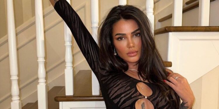 “Ah, sa mall kam për ty/ Morena Taraku bën dedikim PREKËS për të atin