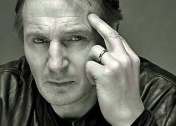 Kaq ishte! Ikona e filmave aksion mbyll dritaren e një rruge të gjatë