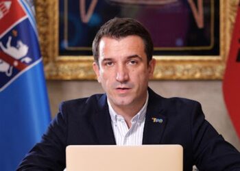 LAJMI I FUNDIT/ Veliaj shkarkon 12 drejtorë!