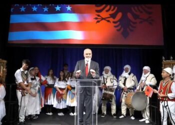 “Duhet të mendoni më shumë për pensionistët në Shqipëri”, ja si i përgjigjet Rama emigrantes në SHBA