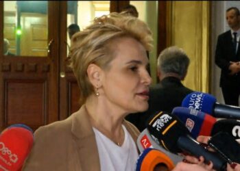 Çfarë po paralajmëron Monika Kryemadhi? Deputetja: Edi Rama, peshku i MADH në telefonin tim!