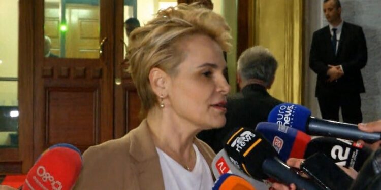 Çfarë po paralajmëron Monika Kryemadhi? Deputetja: Edi Rama, peshku i MADH në telefonin tim!