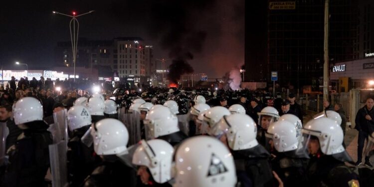 EMRAT/ Përfaqësues të degës së PD-së në Elbasan shoqërohen në polici