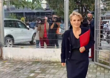 “Në shtëpinë time ka hyrë edhe Rama, Berisha dhe Basha”, Monika Kryemadhi: Kanë ngrënë bukë e kanë pirë kafe!