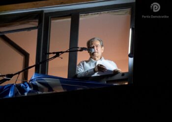 ‘132 mln euro të zhdukura bashkë me Ramën’/ Berisha: Të rinjtë protestuan ndaj faqeziut që instaloi vjedhjen 100%