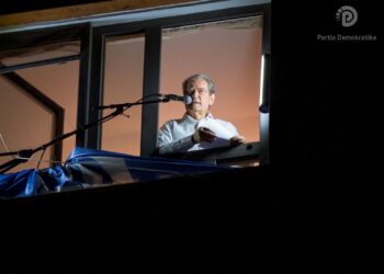 Berisha: Terroristët e armatosur që i zunë pritë Metës, kishin urdhër të shkrehnin karikatorët mbi armikun e Edi Ramës