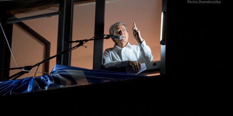 Berisha paralajmëron Ramën: Mos guxo të ndërsesh bastardin e familjes Hoxha dhe narko-komisarin ndaj protestuesve