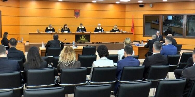 Vetingu drejt mbylljes, 267 të shkarkuar nga detyra, 130 gjyqtarë dhe prokurorë i drejtohen Strasburgut