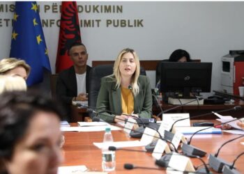 Ina Zhupa: Anila Denaj të ndal presionin ndaj gazetares Muca dhe të jap llogari për skandalin me vaksinën e Brucelozës.