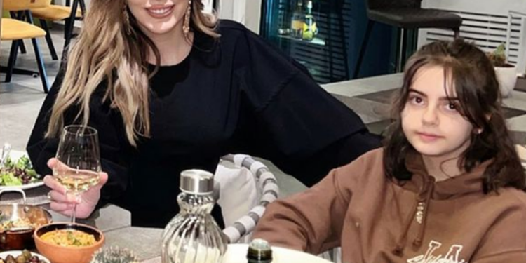 E bija feston 13-vjetorin e lindjes/ Ja urimi aspak i zakontë i Sonila Meços