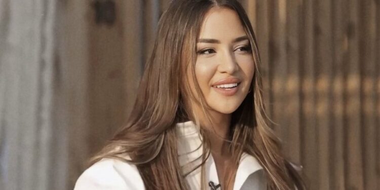 Një spektatore tepër ‘speciale’ ndjek Kiara Titon teksa ajo moderon