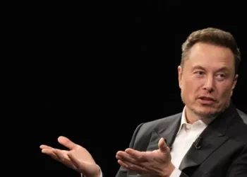 Elon Musk flet sërish për emigrantët e kthyer nga Shqipëria: Kush vendos në Itali?