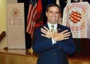 Trump e zgjodhi në krye të CIA-s, mediat serbe publikojnë foton e Ratcliffe: Skandal!