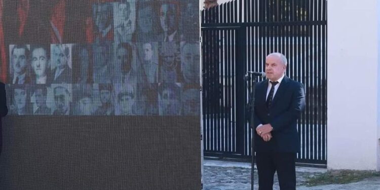 Shpetim Axhami/ DIKTATURA KOMUNISTE ZHDUKU ELITËN ITELEKTUALE KOMBËTARE!