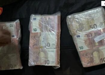 EMRI/ Tentuan të kalonin 331 mijë euro të padeklaruara, arrestohet 36-vjeçari në Muriqan, në hetim një tjetër