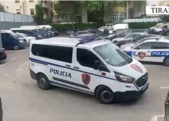 Atentat i mbetur në tentativë në Shkodër, një person telefonon policinë: Qëlluan drejt makinës time