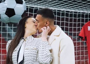 Myrto Uzuni në fushë me penallti të fituar, partnerja e tij përfundon në spital