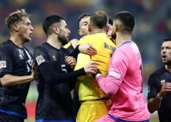 Zyrtare/ UEFA me dorë të fortë, Kosova humbet 3-0 ndeshjen e ndërprerë në Bukuresht! Rumania gjobë 128 mijë euro dhe një ndeshje pa tifozë