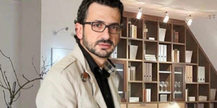 Opinion/ Përse më sheh shtrembër?