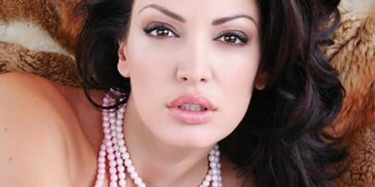 FOTO/ Bleona Qereti tregon arsyen pse i fshiu të gjitha këngët e saj në Youtube (me miliona klikime)