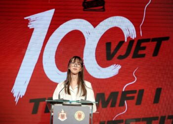 Ne, rinia e sotme duam që fatet dhe kuontributet tona t’i lidhim me Atdheun mëmë