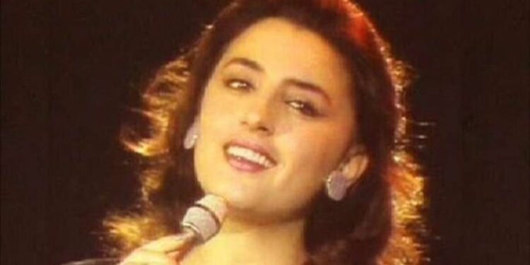 Të afërmit tregojnë DETAJE nga jeta e Parashqevi Simakut në SHBA: S’e gjetëm dot prej vitesh! E shkatërroi veten për djalin e saj