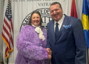 Parashqevi Simaku viziton Vatrën në Amerikë, ikona e muzikës shqiptare u rikthye në mesin e patriotëve dhe artëdashësve në emigrim