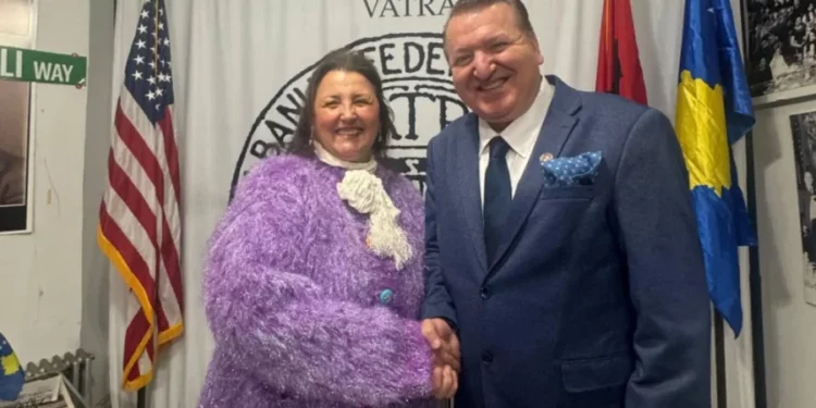 Parashqevi Simaku viziton Vatrën në Amerikë, ikona e muzikës shqiptare u rikthye në mesin e patriotëve dhe artëdashësve në emigrim