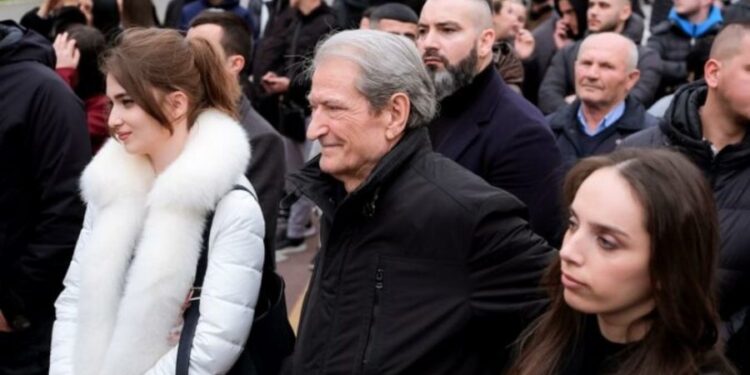 Protesta e parë pas lirimit të Berishës/ Zbardhen skenarët: Çfarë do ndodhë në Tiranë më 23 dhjetor?