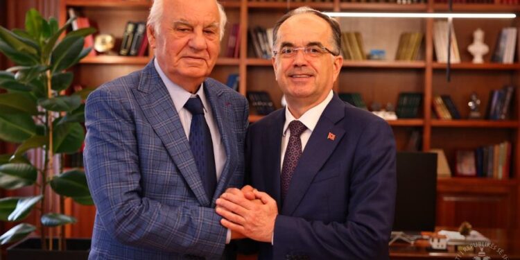 Ish-presidenti Alfred Moisiu feston 95-vjetorin/ Bajram Begaj: Keni dhënë kontribute të çmuara, për të cilat populli shqiptar ju vlerëson