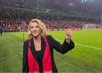 “Mora Fjalë” ndalohet në stadiumin “Air Albania”, REAGON këngëtarja Shkurte Fejza