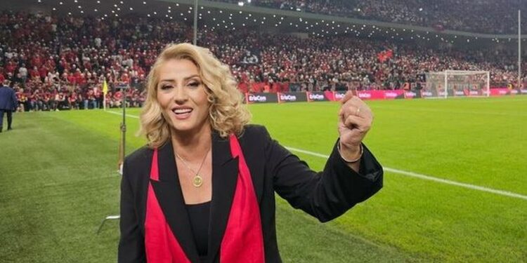 “Mora Fjalë” ndalohet në stadiumin “Air Albania”, REAGON këngëtarja Shkurte Fejza