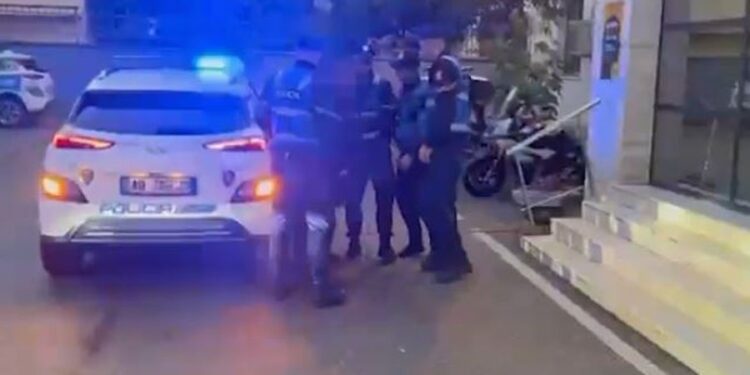 EMRI/ Parandalohet ngjarja e rëndë kriminale në Tiranë! Kërcënoi me vdekje bashkëshorten, arrestohet në flagrancë 65-vjeçari