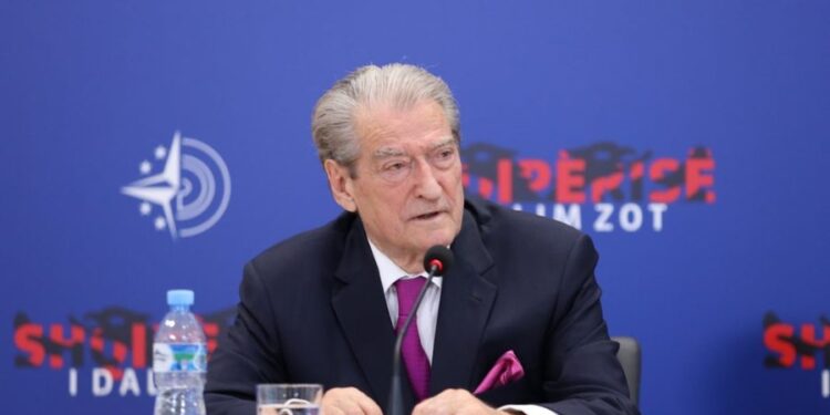 Berisha njofton DATËN e protestës në Tiranë