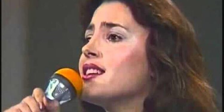 EMRI/ Edhe një deputete shqiptare, mes 900 donatorëve të parë. Ja sa ka shkuar shuma për të ndihmuar Parashqevi Simakun