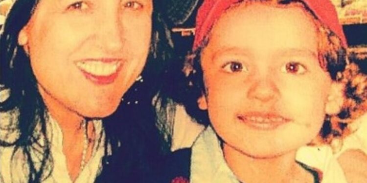 U tha se ai nuk donte t’a takonte/ Parashqevi Simaku flet me djalin e saj, biseda u krye…