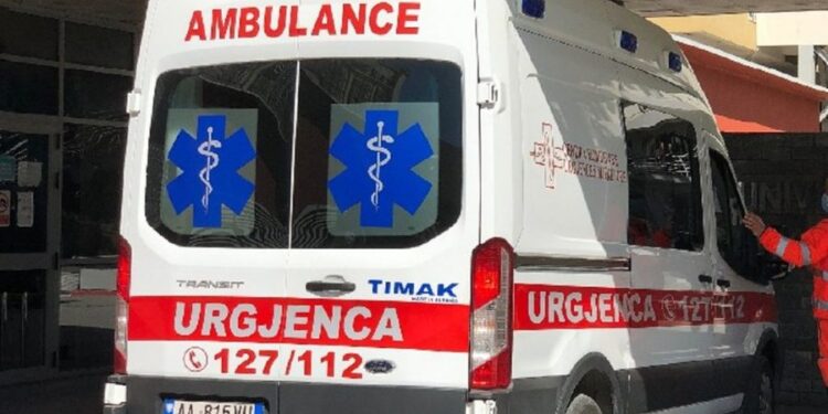U rrëzua nga karroceria e zetorit, humb jetën tragjikisht 69-vjeçari në Korçë