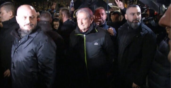Berisha në protestë: Dimër i ashpër për argatin në Tiranë