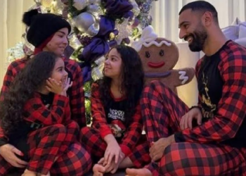 Salah zhgënjen fansat myslimanë për foton e Krishtlindjes. Mallkime në rrjet!